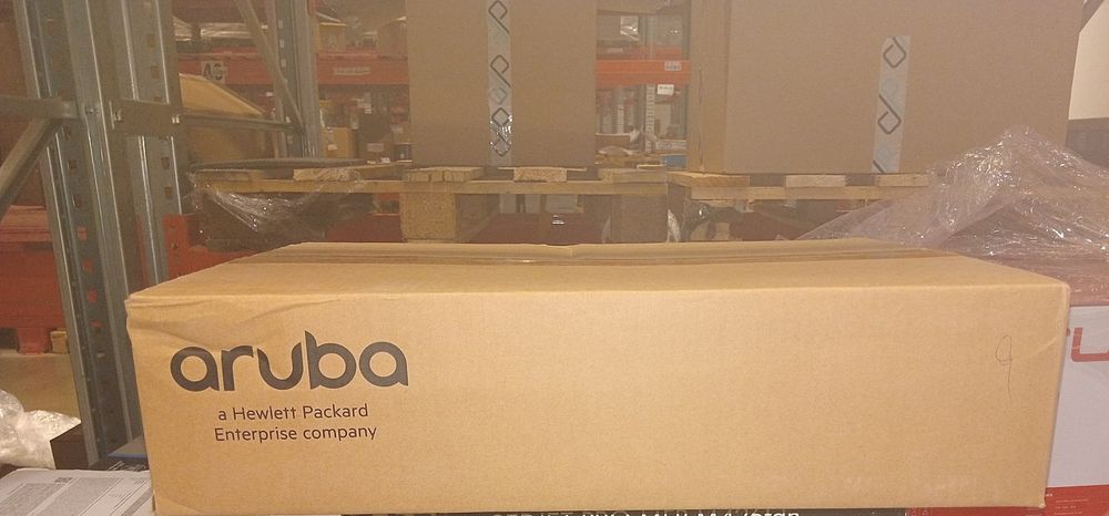 Коммутатор HPE Bad Pack JL258A Aruba 2930F 8G PoE+ 2SFP+ Switch  bp